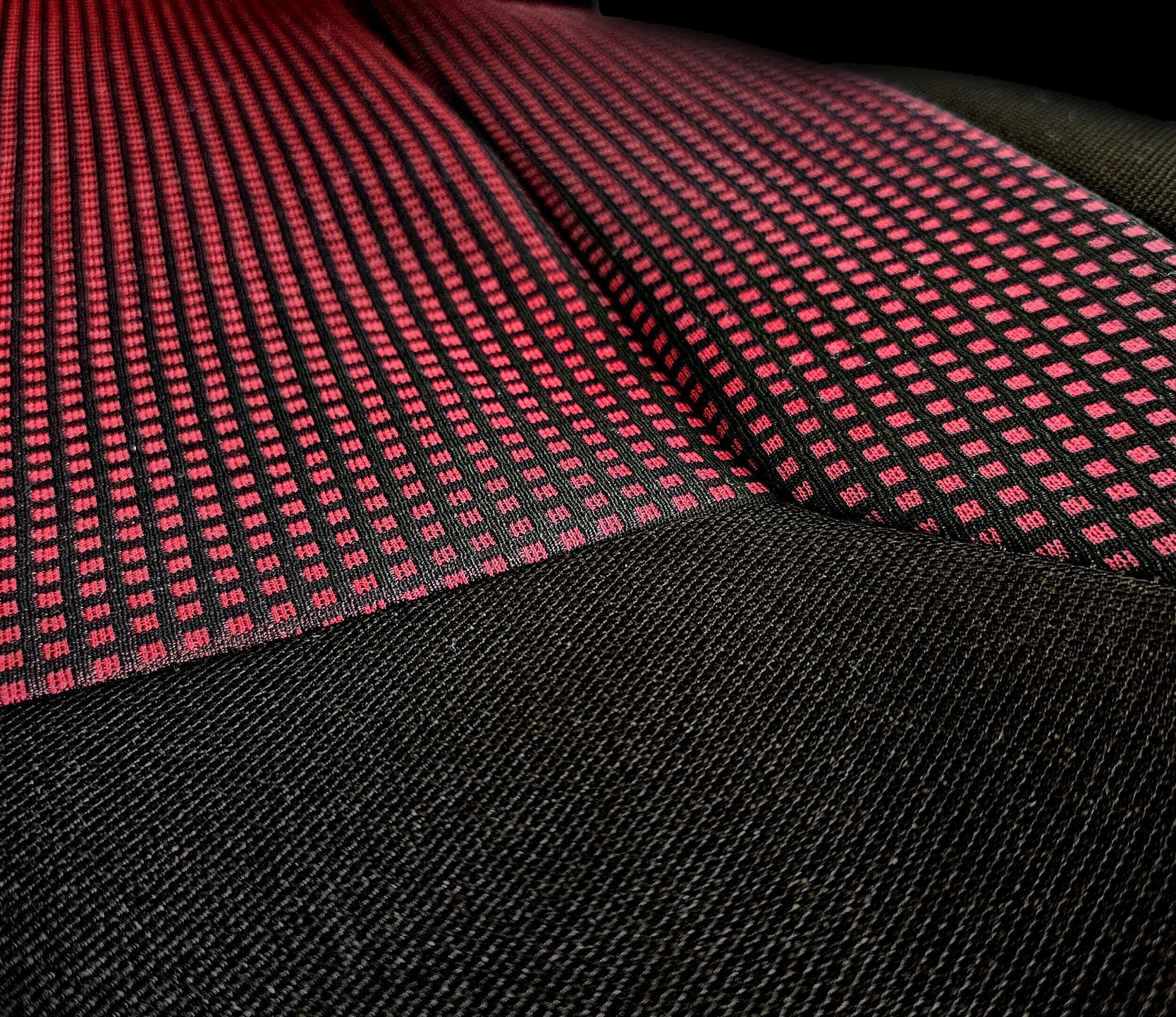 Detail van de rode ROYAL jacquard stof